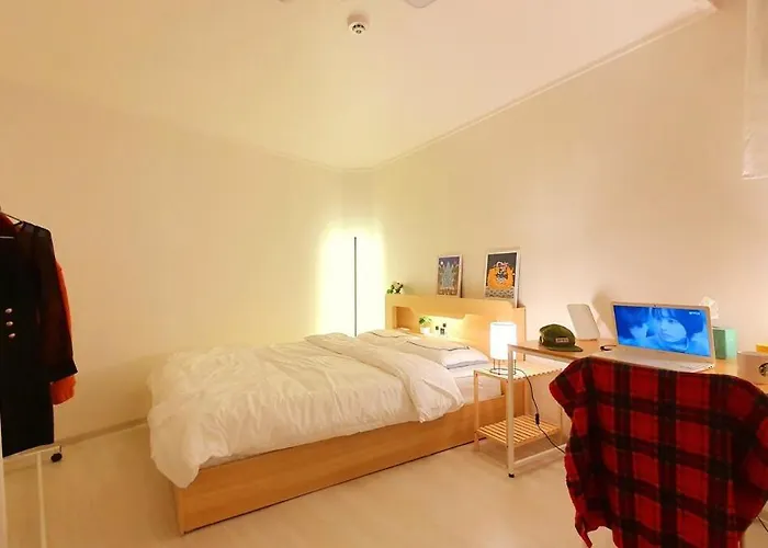 Opening Sale, Free Luggage Storage, 6 Person, 1f, Private House Seoel